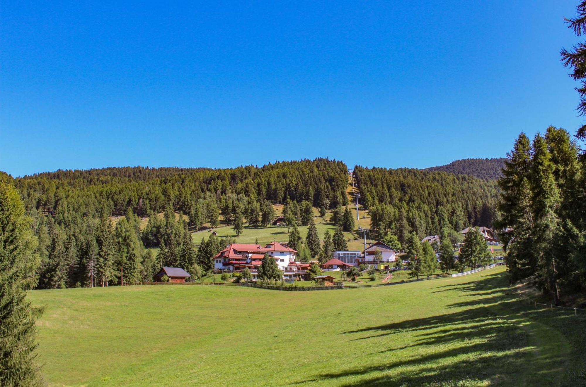 Berghotel Zum Zirm Collalbo Exterior photo